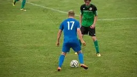 曼联一敌手阵营惊现15岁未成年球员，禁入共用更衣室